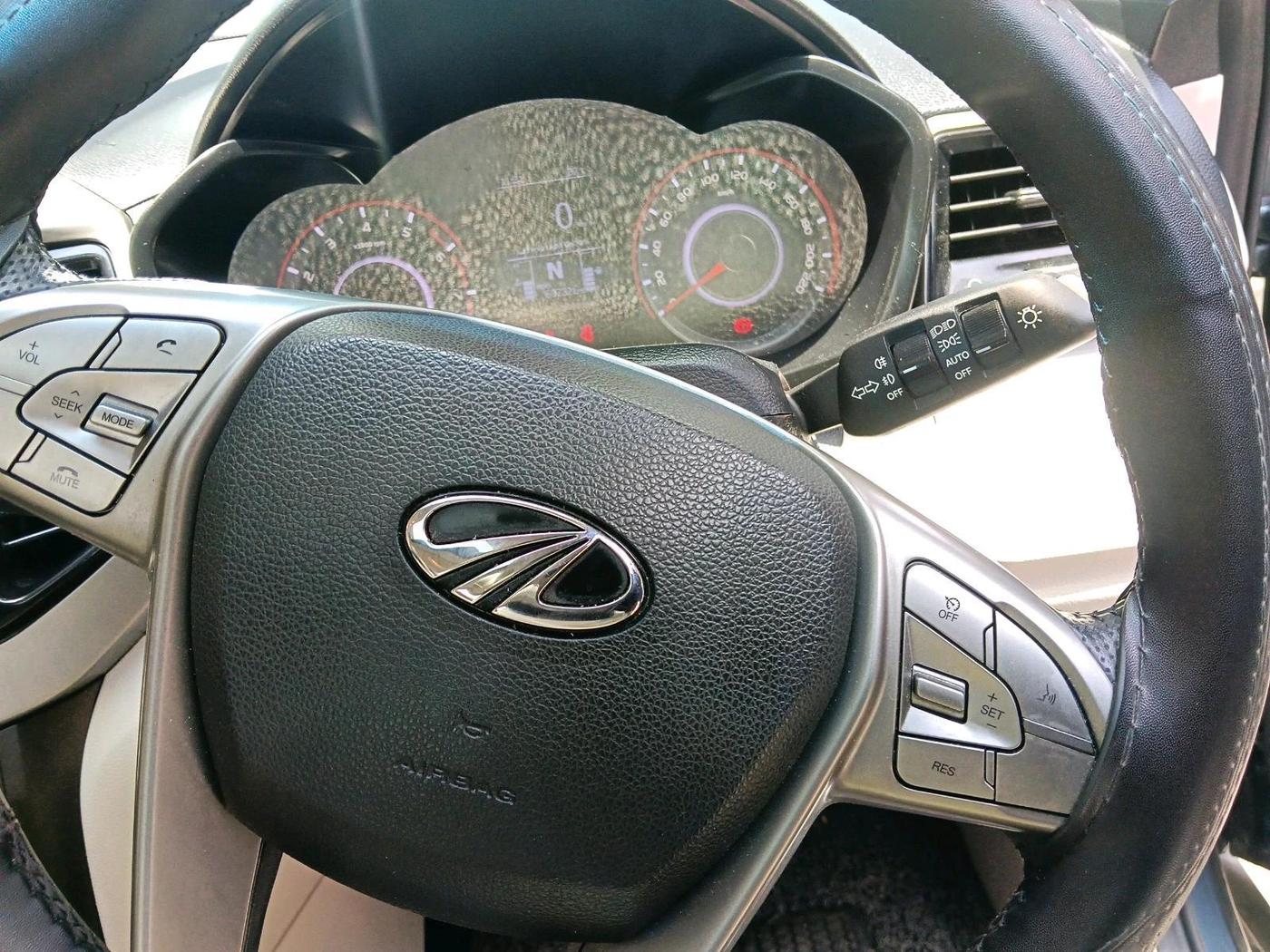 2021 Mahindra XUV300 W8 (O) 1.2 PETROL AMT, Petrol, Automatic, 60,732 km, interior