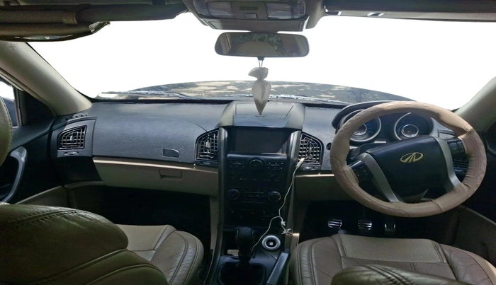 2016 Mahindra XUV500 W10, Diesel, Manual, 1,18,021 km, interior