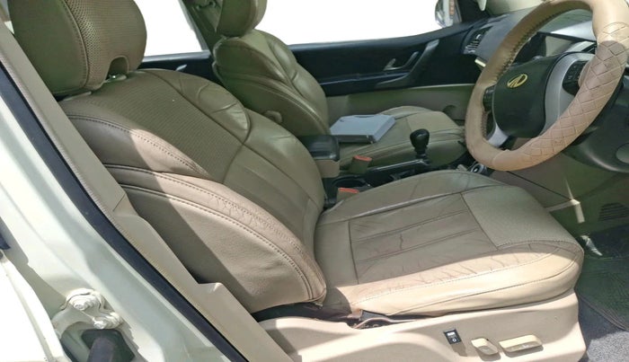 2016 Mahindra XUV500 W10, Diesel, Manual, 1,18,021 km, interior