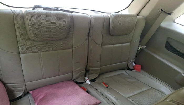 2016 Mahindra XUV500 W10, Diesel, Manual, 1,18,021 km, interior