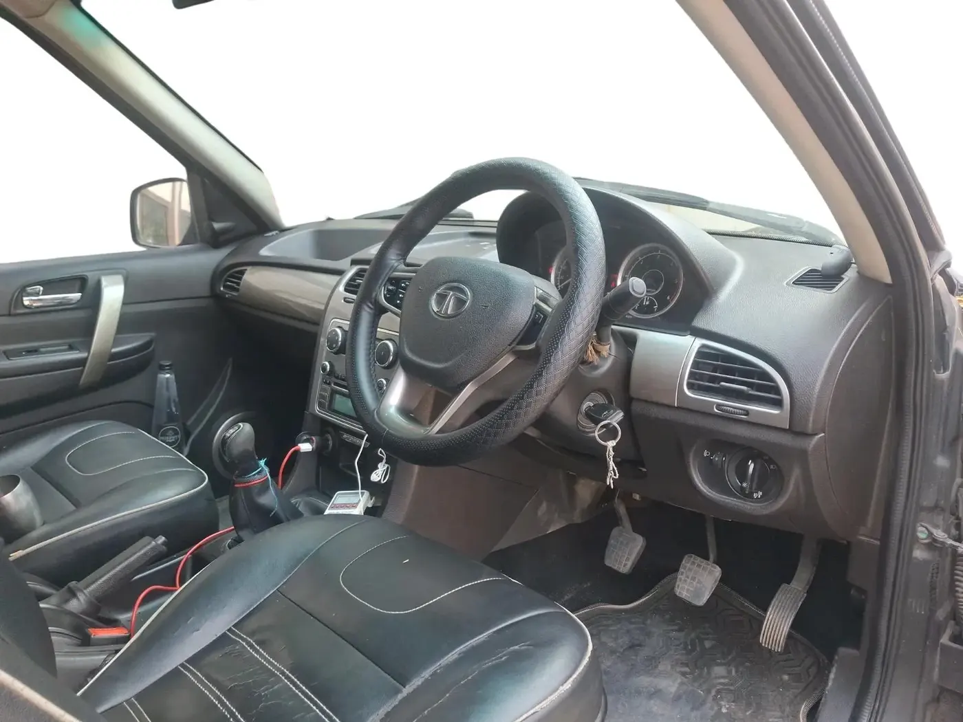 2017 Tata Safari Storme 2.2 EX 4X2, Diesel, Manual, 1,87,013 km, interior