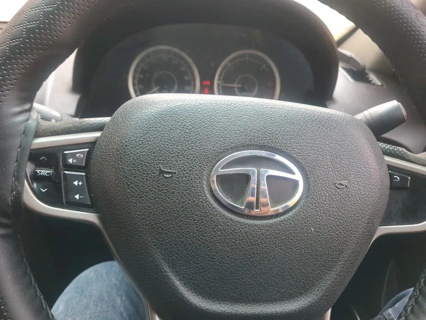 2017 Tata Safari Storme 2.2 EX 4X2, Diesel, Manual, 1,87,013 km, interior