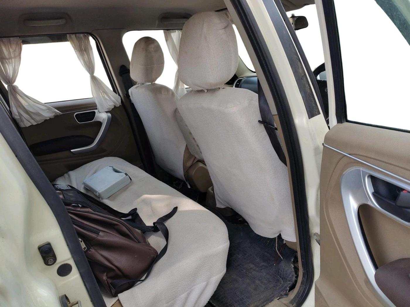 2017 Mahindra TUV300 T8, Diesel, Manual, 62,826 km, interior