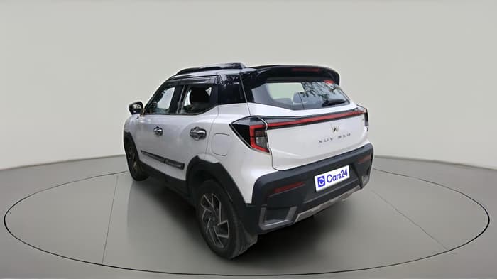 2024 Mahindra XUV 3XO AX7L 1.2 Petrol AT, Petrol, Automatic, 16,369 km, exterior