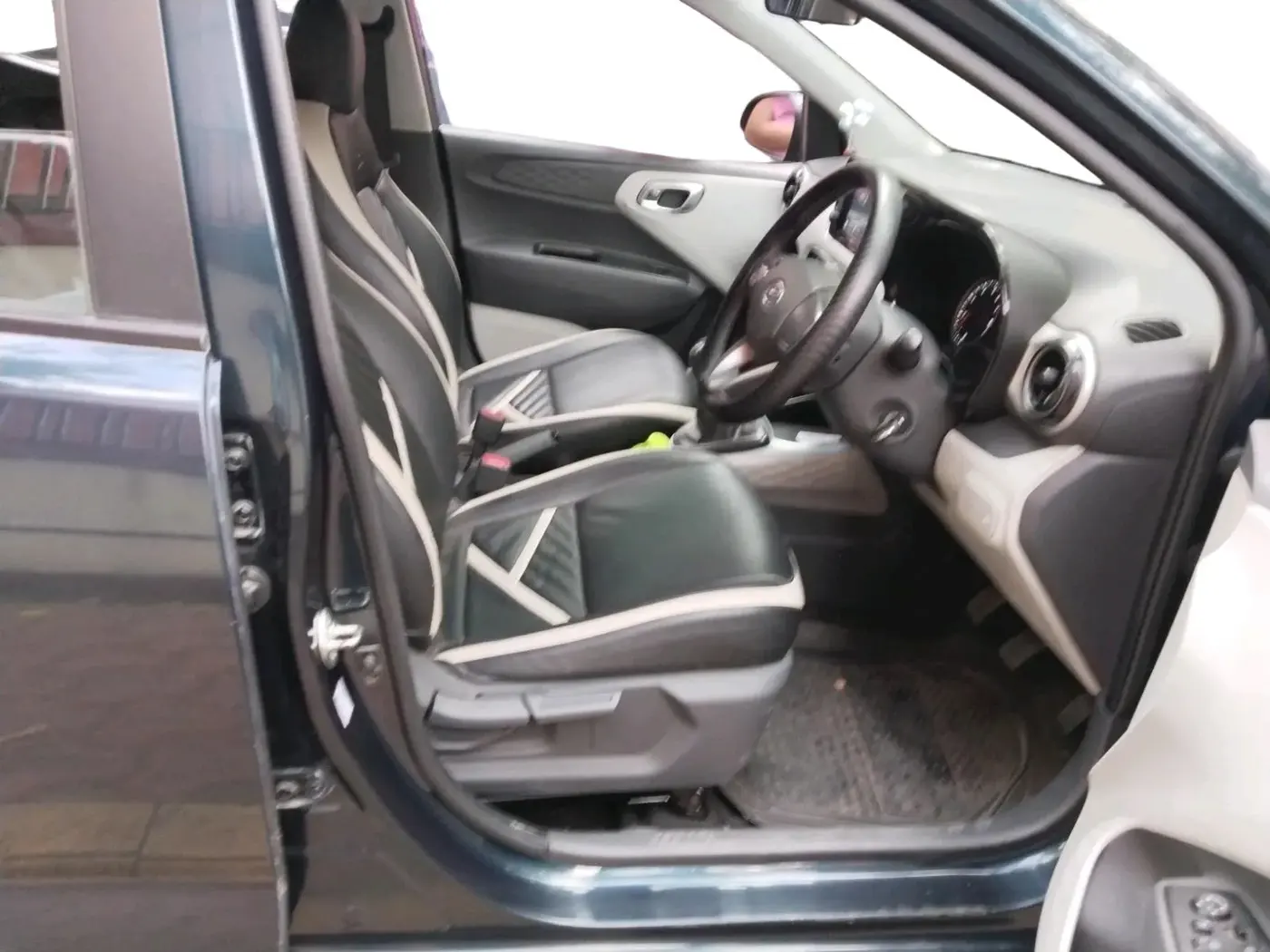2022 Hyundai GRAND I10 NIOS SPORTZ 1.2 KAPPA VTVT, Petrol, Manual, 18,752 km, interior