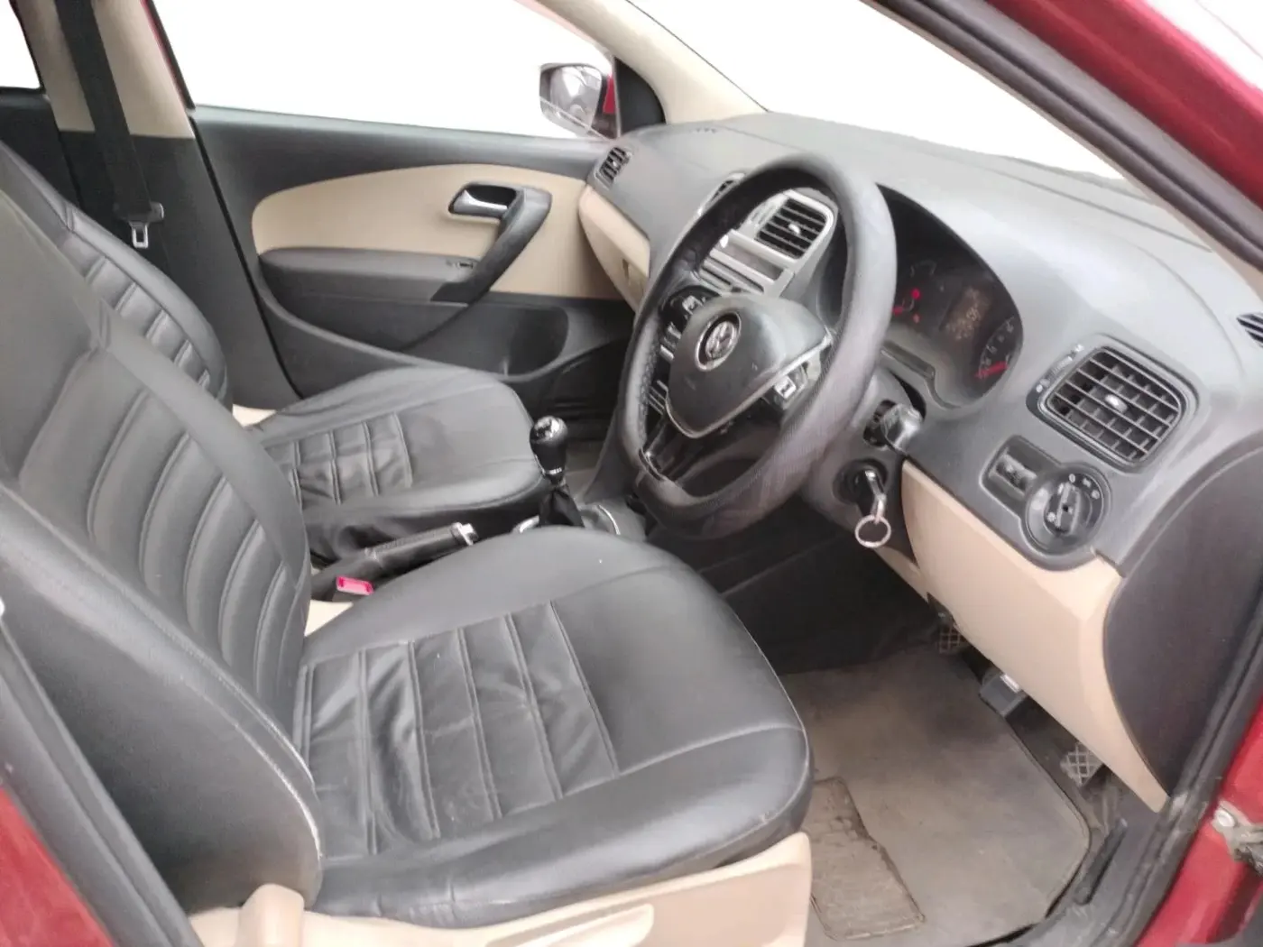 2014 Volkswagen Polo HIGHLINE1.5L, Diesel, Manual, 64,673 km, interior