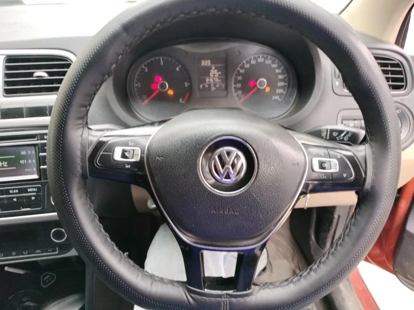 2014 Volkswagen Polo HIGHLINE1.5L, Diesel, Manual, 64,673 km, interior