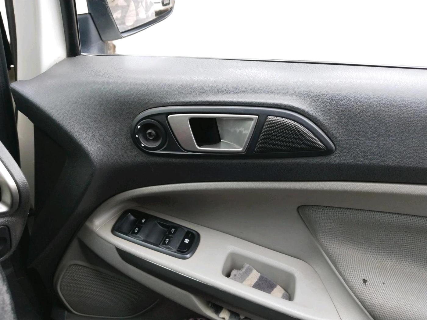 2015 Ford Ecosport TITANIUM 1.5L DIESEL, Diesel, Manual, 1,80,000 km, interior