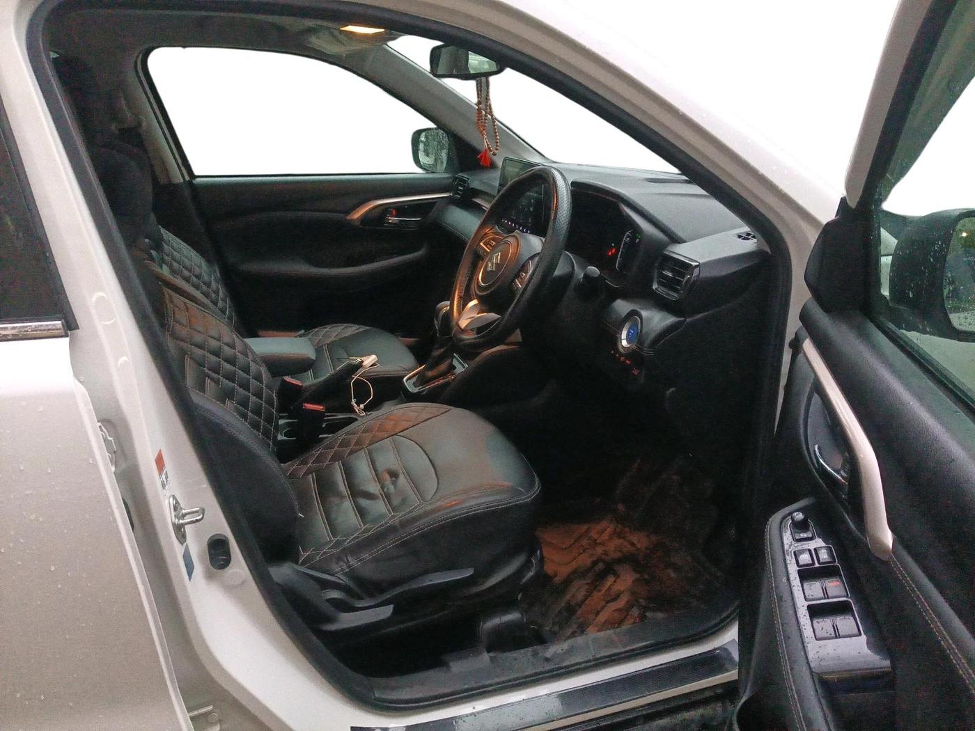 2024 Maruti Grand Vitara ZETA PLUS  HYBRID ECVT, Hybrid, Automatic, 28,436 km, interior