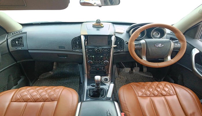 2018 Mahindra XUV500 W7, Diesel, Manual, 90,187 km, interior