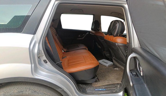 2018 Mahindra XUV500 W7, Diesel, Manual, 90,187 km, interior