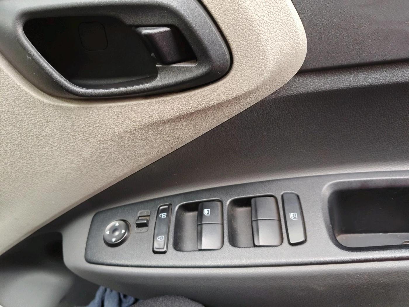 2021 Hyundai AURA S 1.2 CNG, CNG, Manual, 1,15,882 km, interior