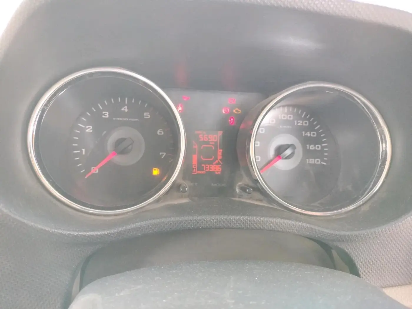 2016 Mahindra TUV300 T8, Diesel, Manual, 73,386 km, interior