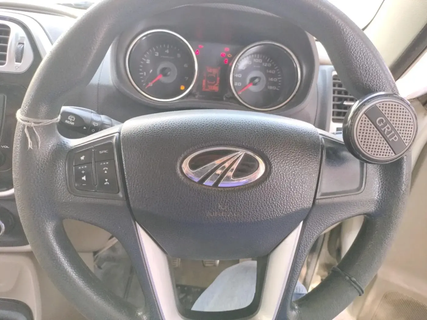 2016 Mahindra TUV300 T8, Diesel, Manual, 73,386 km, interior
