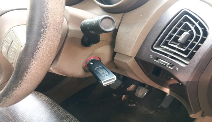 2012 Mahindra XUV500 W8, Diesel, Manual, 2,02,633 km, interior