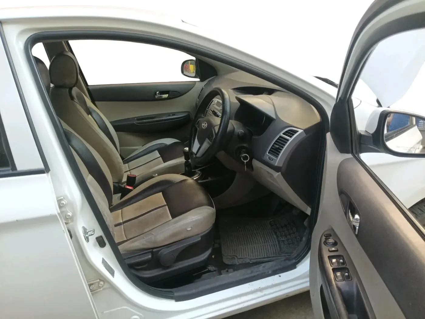 2011 Hyundai i20 ASTA 1.2, Petrol, Manual, 45,067 km, interior