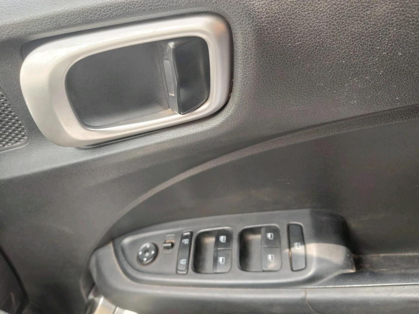 2019 Hyundai VENUE S 1.4 CRDI, Diesel, Manual, 82,808 km, interior