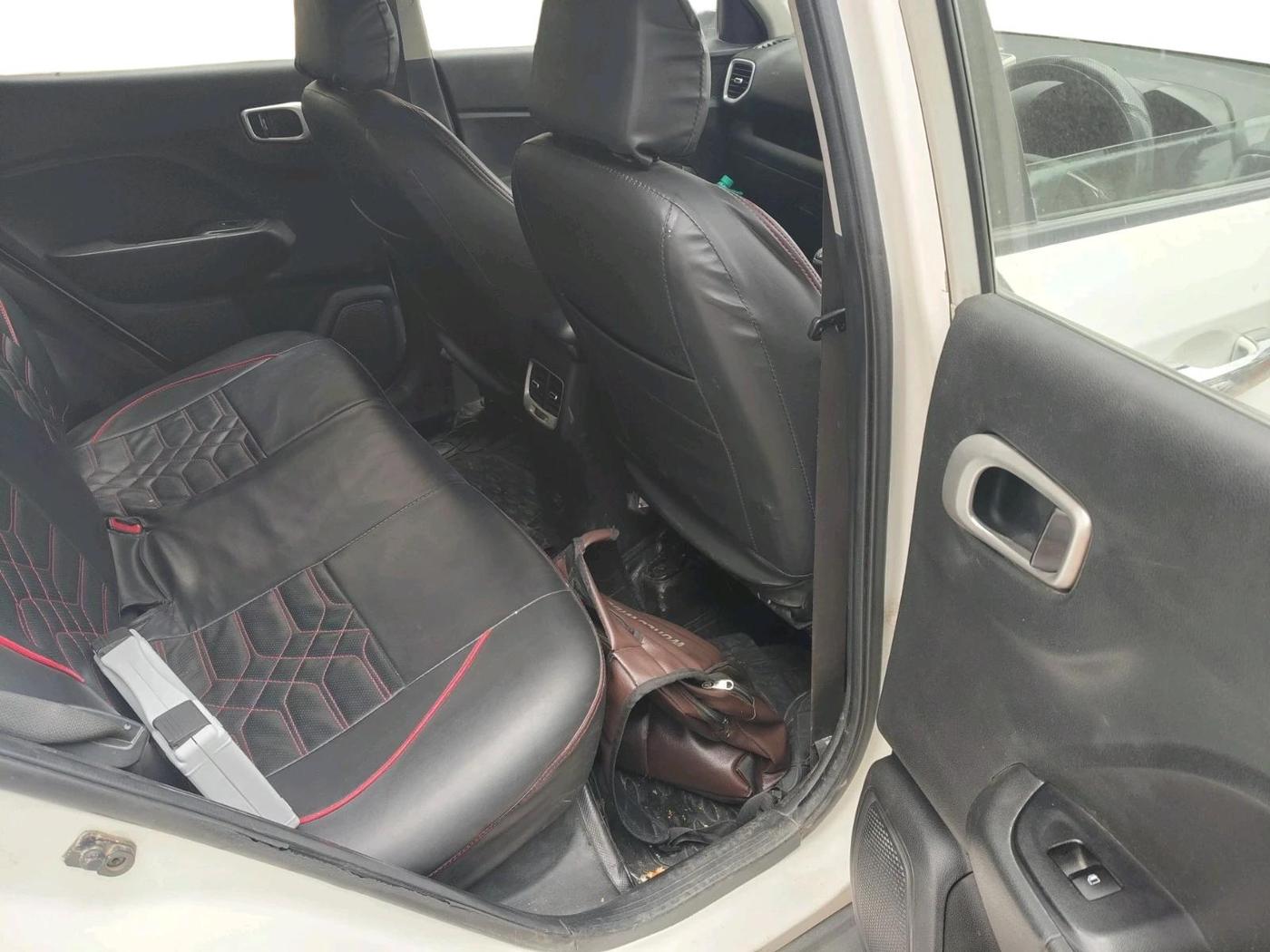 2019 Hyundai VENUE S 1.4 CRDI, Diesel, Manual, 82,808 km, interior