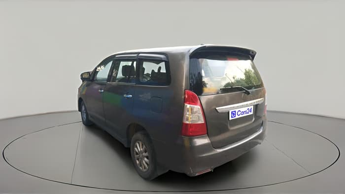2012 Toyota Innova VX 2.5 8 STR, Diesel, Manual, 2,45,159 km, exterior