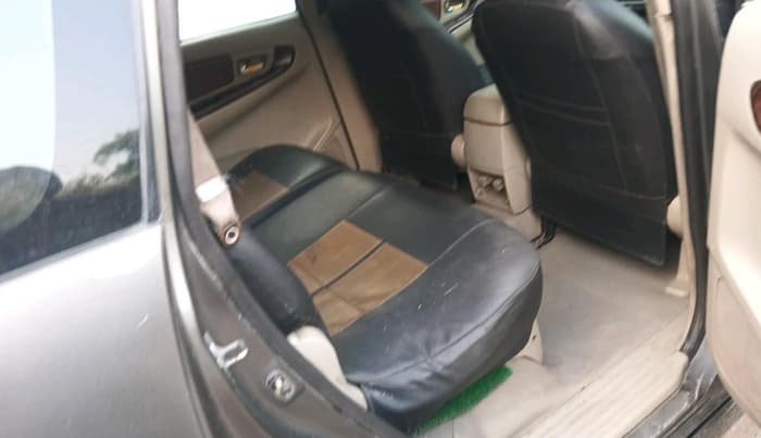 2012 Toyota Innova VX 2.5 8 STR, Diesel, Manual, 2,45,159 km, interior