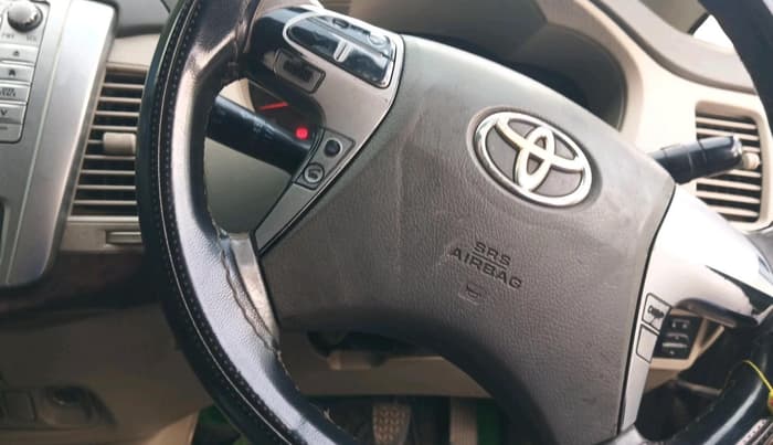 2012 Toyota Innova VX 2.5 8 STR, Diesel, Manual, 2,45,159 km, interior