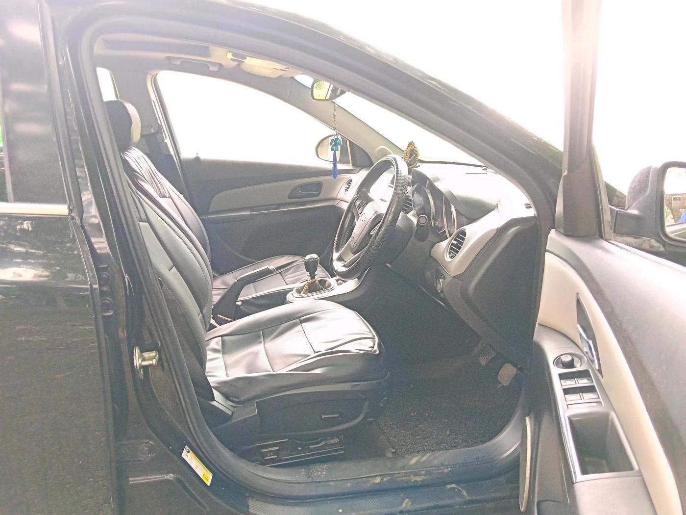 2012 Chevrolet Cruze LTZ, Diesel, Manual, 88,172 km, interior
