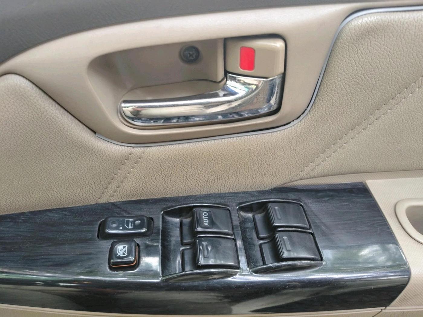 2013 Toyota Fortuner 3.0 4X2 MT, Diesel, Manual, 1,68,308 km, interior