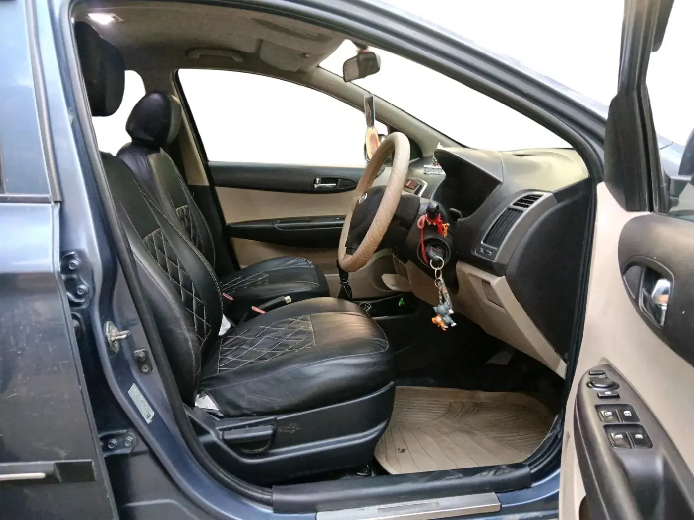 2013 Hyundai i20 MAGNA 1.2, Petrol, Manual, 1,07,260 km, interior