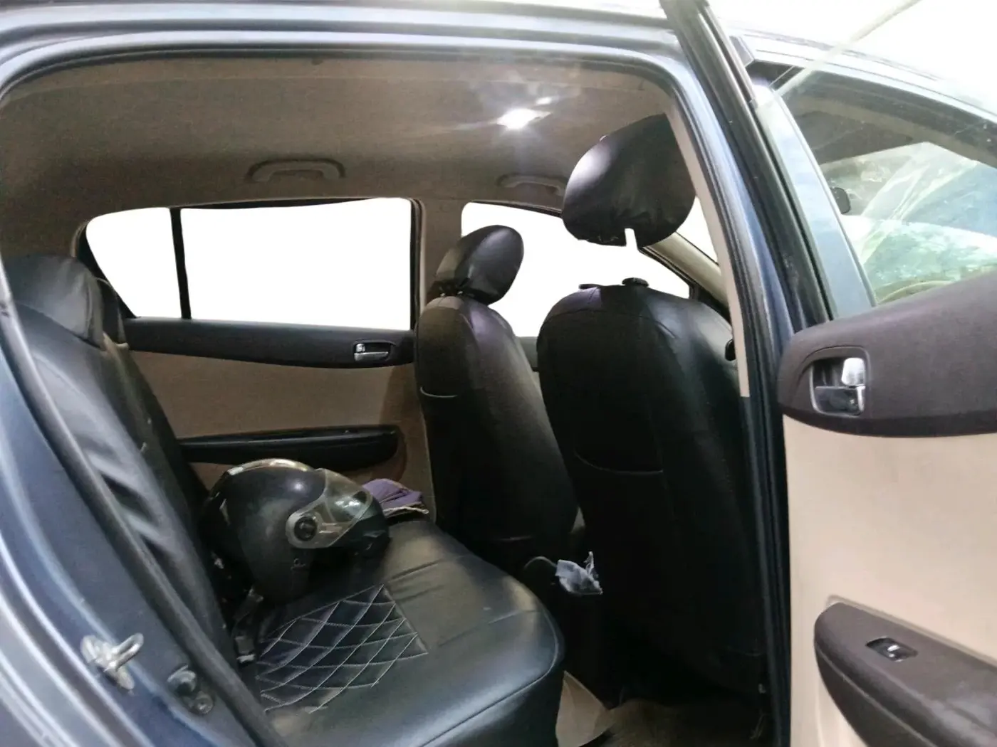 2013 Hyundai i20 MAGNA 1.2, Petrol, Manual, 1,07,260 km, interior