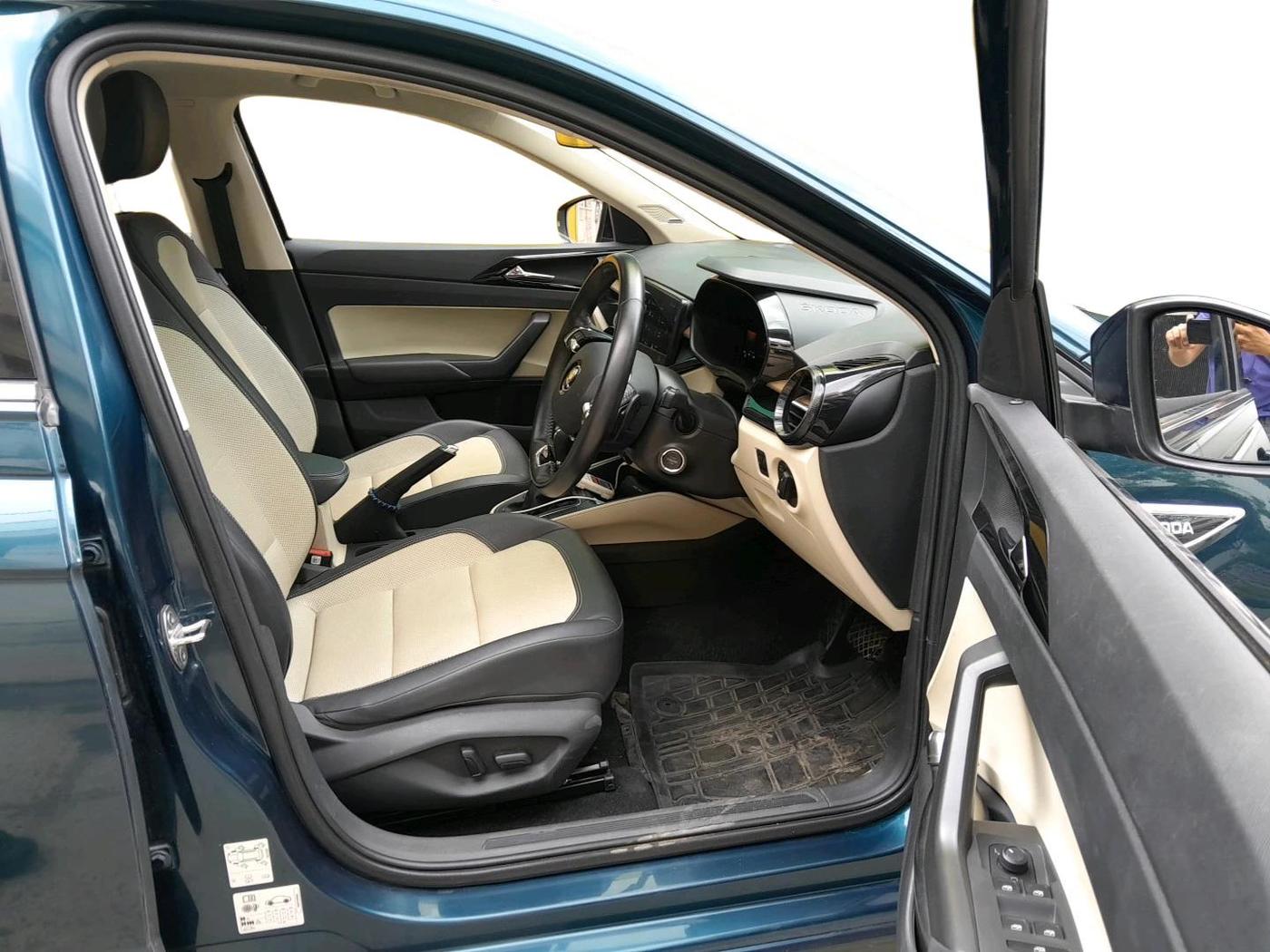2023 Skoda SLAVIA STYLE 1.0L TSI AT, Petrol, Automatic, 32,654 km, interior