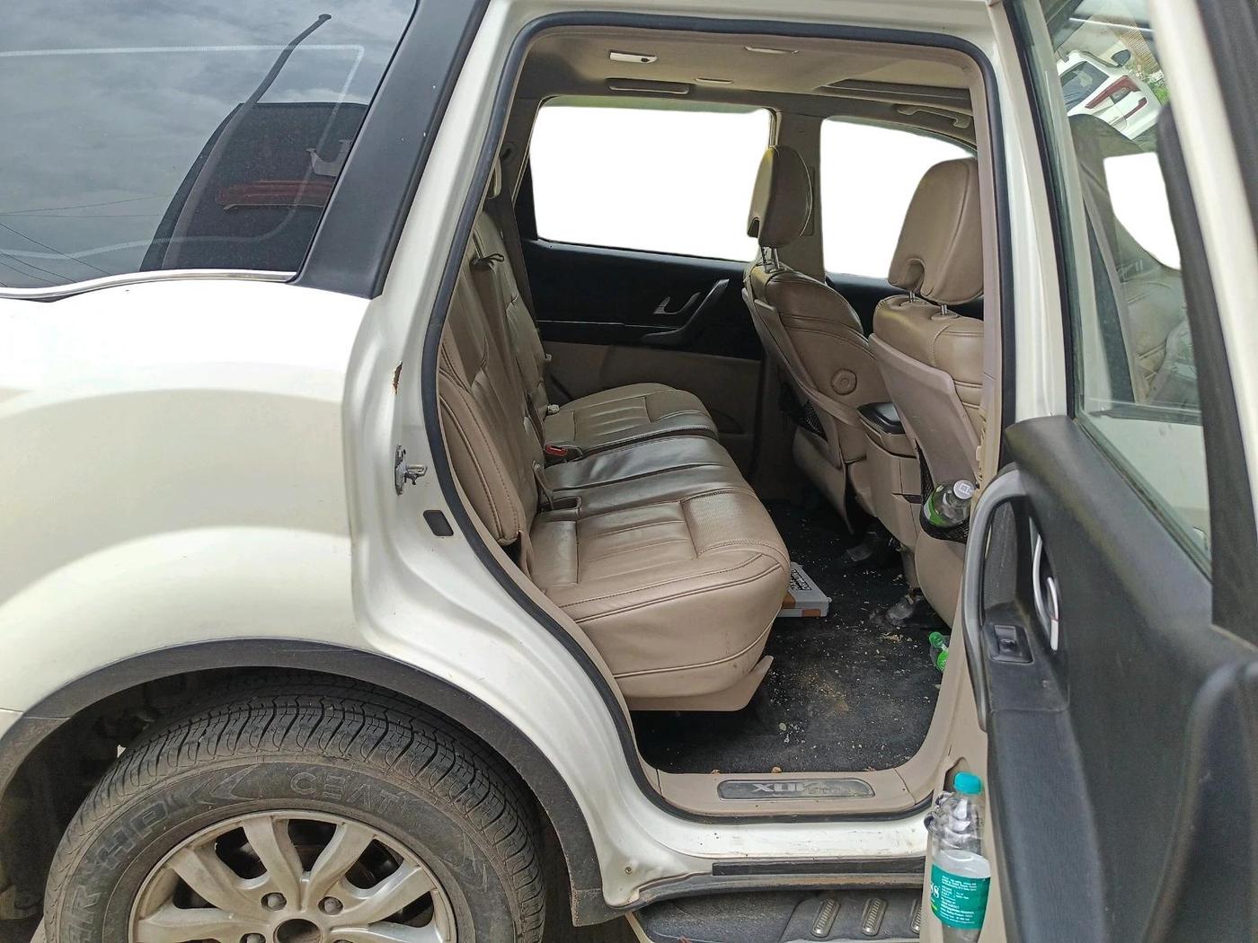 2017 Mahindra XUV500 W10, Diesel, Manual, 78,010 km, interior