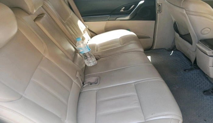 2015 Mahindra XUV500 W10, Diesel, Manual, 1,16,579 km, interior