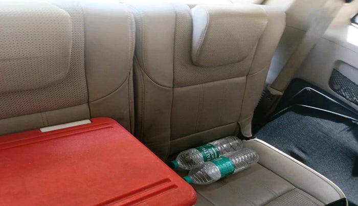 2015 Mahindra XUV500 W10, Diesel, Manual, 1,16,579 km, interior