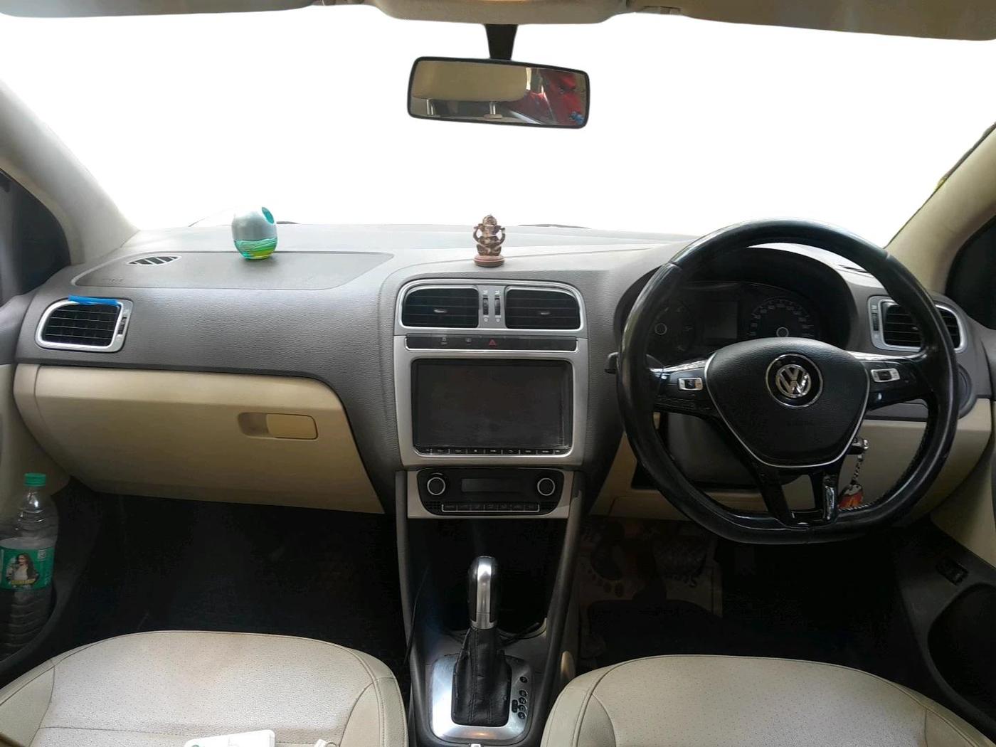2015 Volkswagen Vento HIGHLINE PLUS 1.5 AT 16 ALLOY, Diesel, Automatic, 1,06,847 km, interior