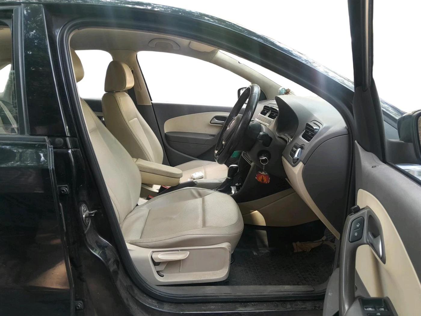 2015 Volkswagen Vento HIGHLINE PLUS 1.5 AT 16 ALLOY, Diesel, Automatic, 1,06,847 km, interior