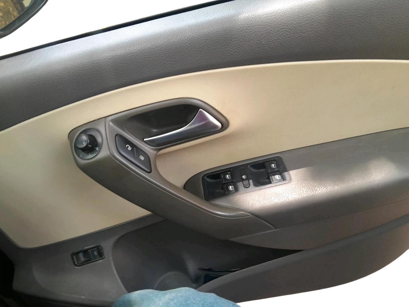 2015 Volkswagen Vento HIGHLINE PLUS 1.5 AT 16 ALLOY, Diesel, Automatic, 1,06,847 km, interior