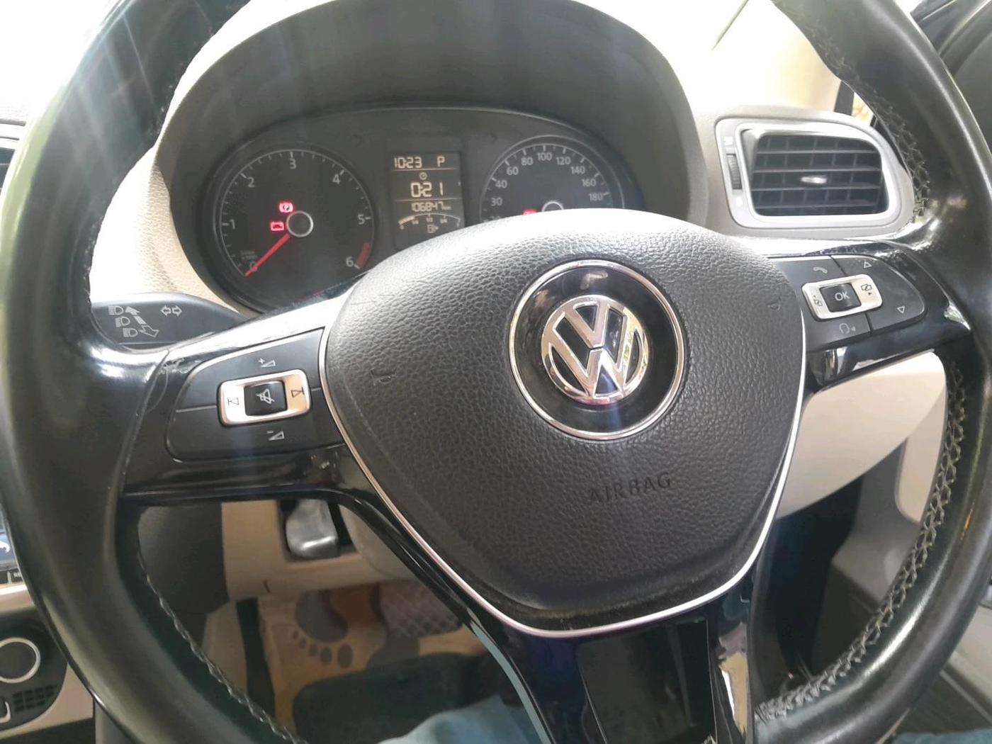 2015 Volkswagen Vento HIGHLINE PLUS 1.5 AT 16 ALLOY, Diesel, Automatic, 1,06,847 km, interior