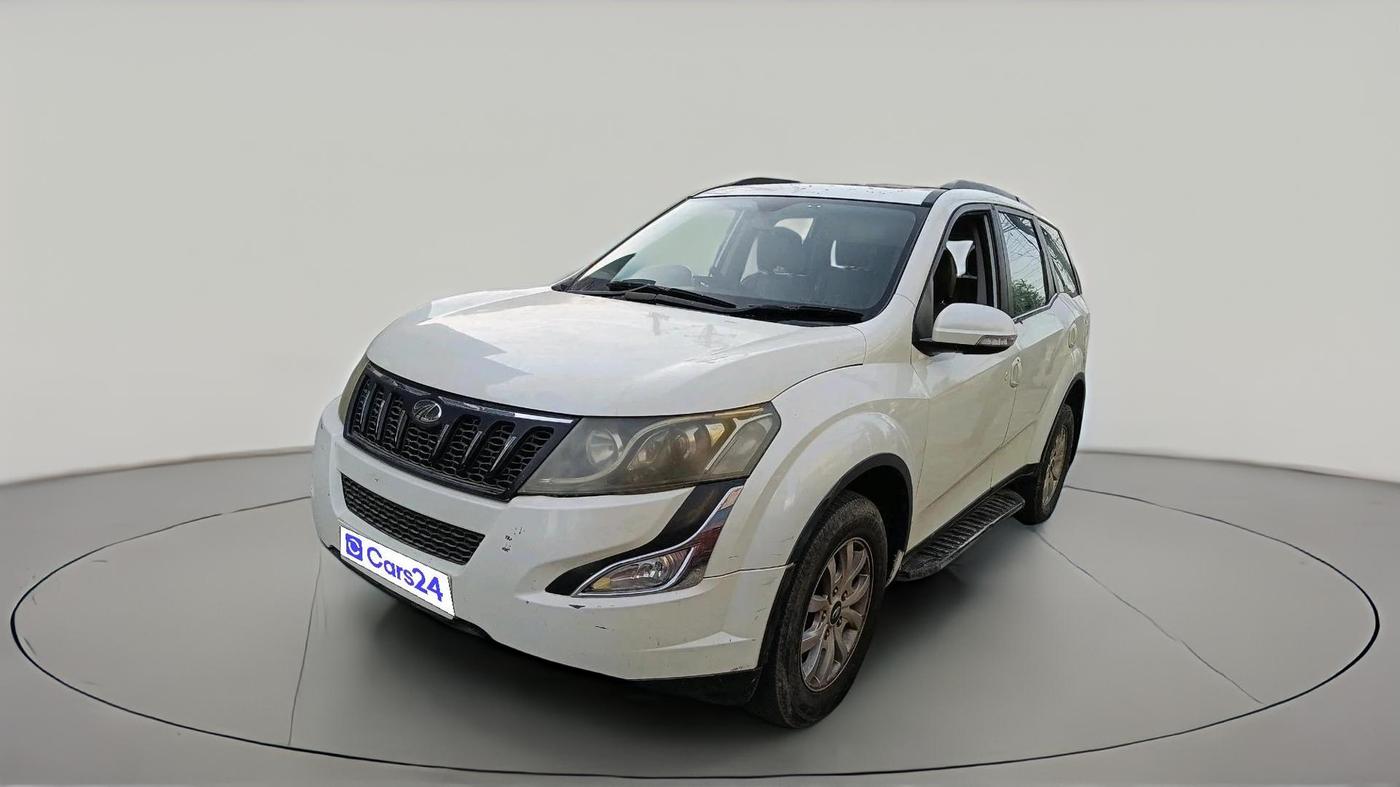 2016 Mahindra XUV500 W10, Diesel, Manual, 2,15,746 km, exterior
