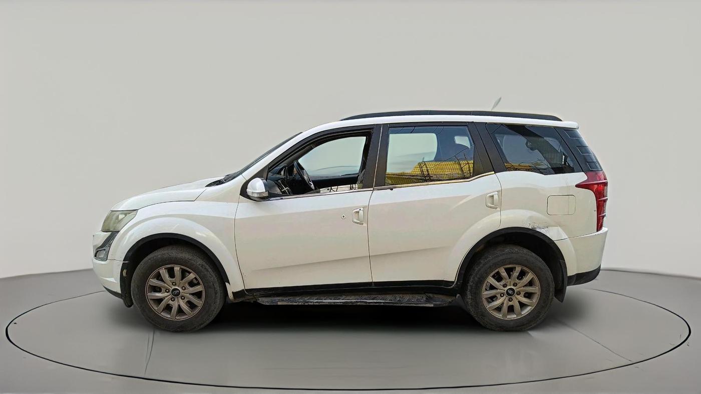 2016 Mahindra XUV500 W10, Diesel, Manual, 2,15,746 km, exterior