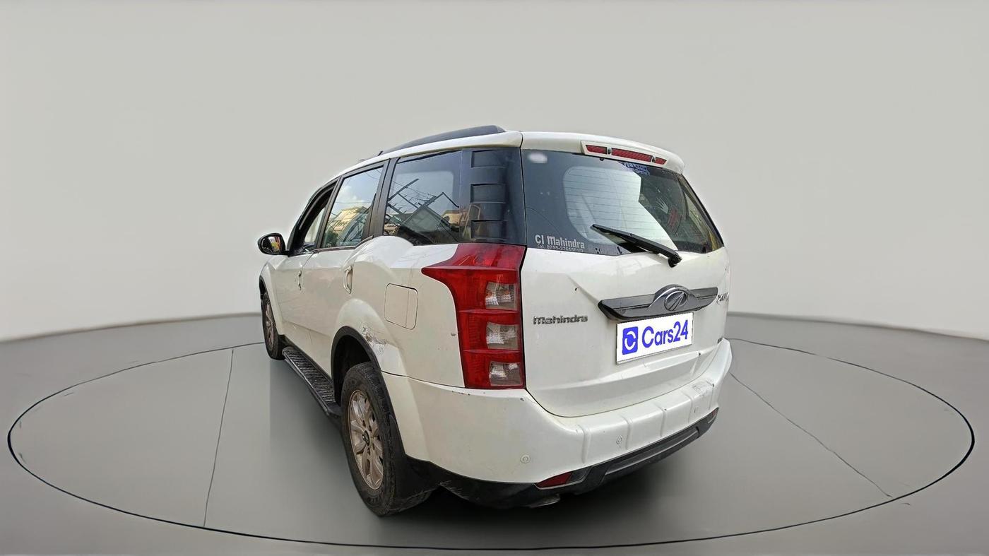 2016 Mahindra XUV500 W10, Diesel, Manual, 2,15,746 km, exterior