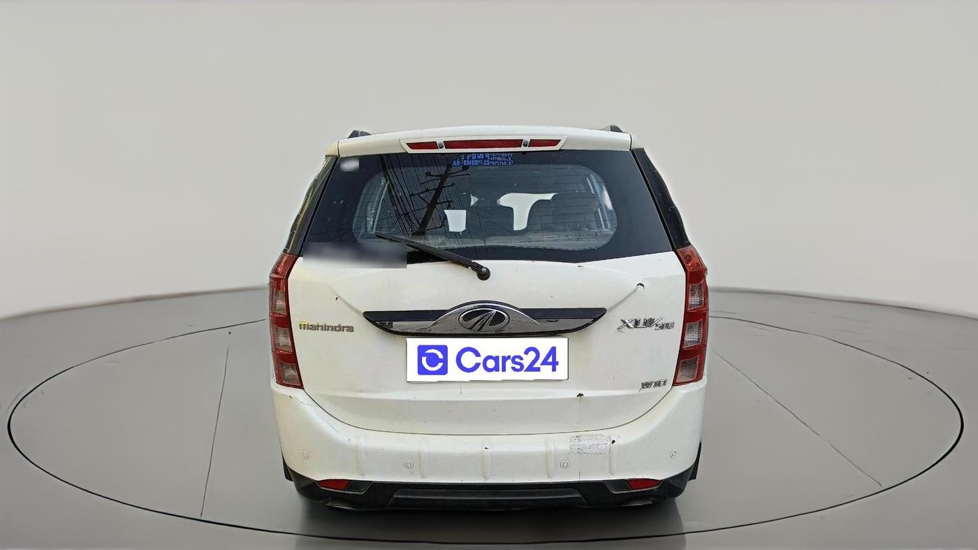 2016 Mahindra XUV500 W10, Diesel, Manual, 2,15,746 km, exterior