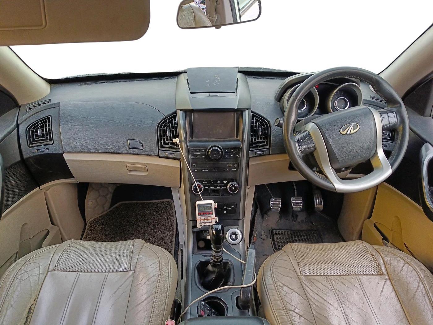 2016 Mahindra XUV500 W10, Diesel, Manual, 2,15,746 km, interior
