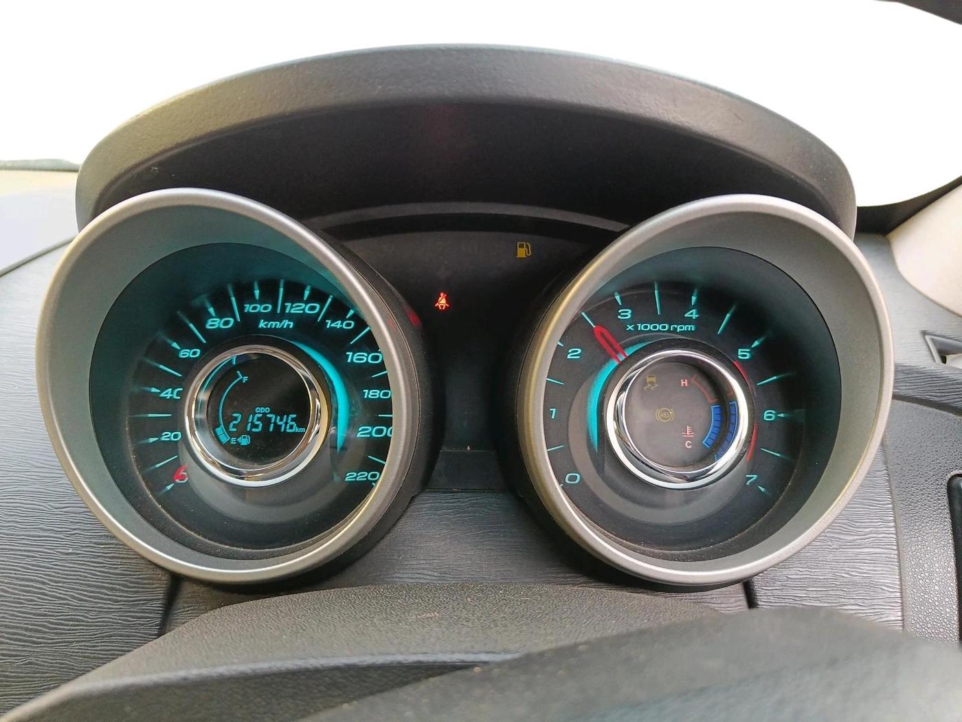 2016 Mahindra XUV500 W10, Diesel, Manual, 2,15,746 km, interior