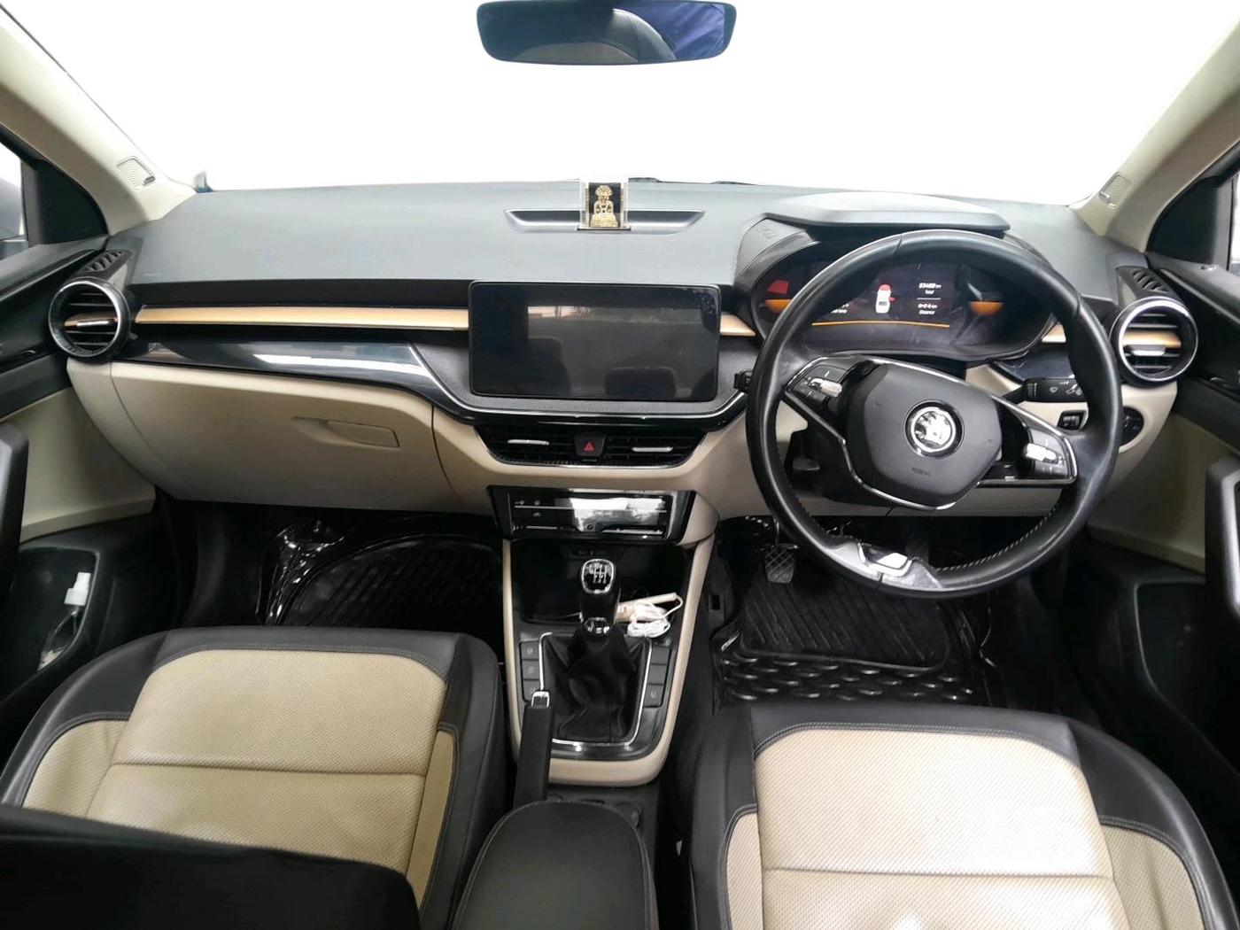 2022 Skoda SLAVIA STYLE 1.0L TSI MT, Petrol, Manual, 83,400 km, interior