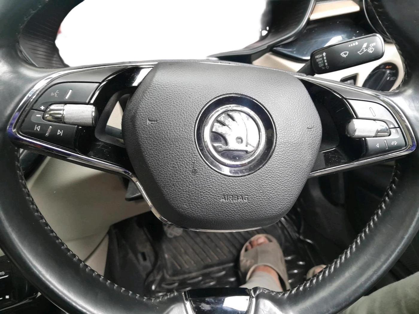 2022 Skoda SLAVIA STYLE 1.0L TSI MT, Petrol, Manual, 83,400 km, interior