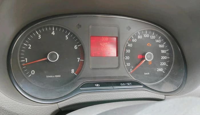 2011 Volkswagen Vento TRENDLINE 1.6, Petrol, Manual, 1,18,699 km, interior