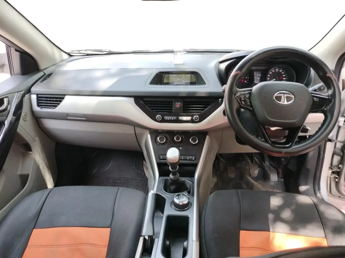 2018 Tata NEXON XM PETROL, Petrol, Manual, 70,159 km, interior