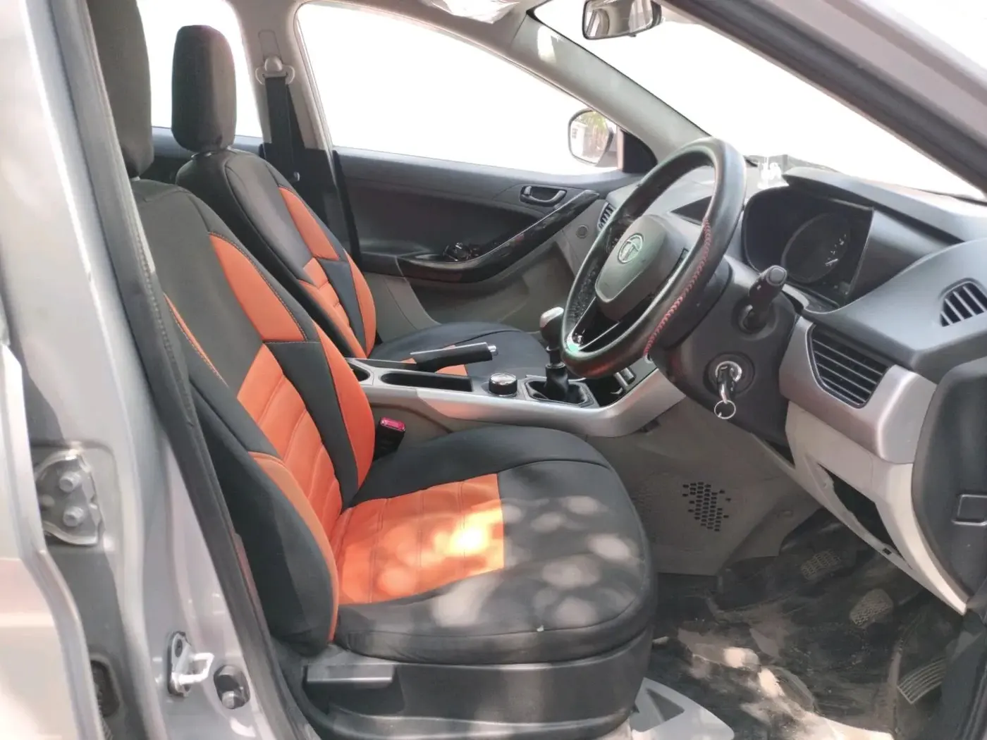 2018 Tata NEXON XM PETROL, Petrol, Manual, 70,159 km, interior