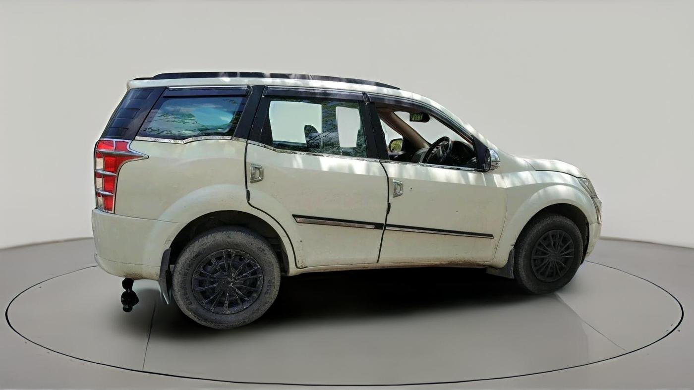 2016 Mahindra XUV500 W4, Diesel, Manual, 1,41,506 km, exterior