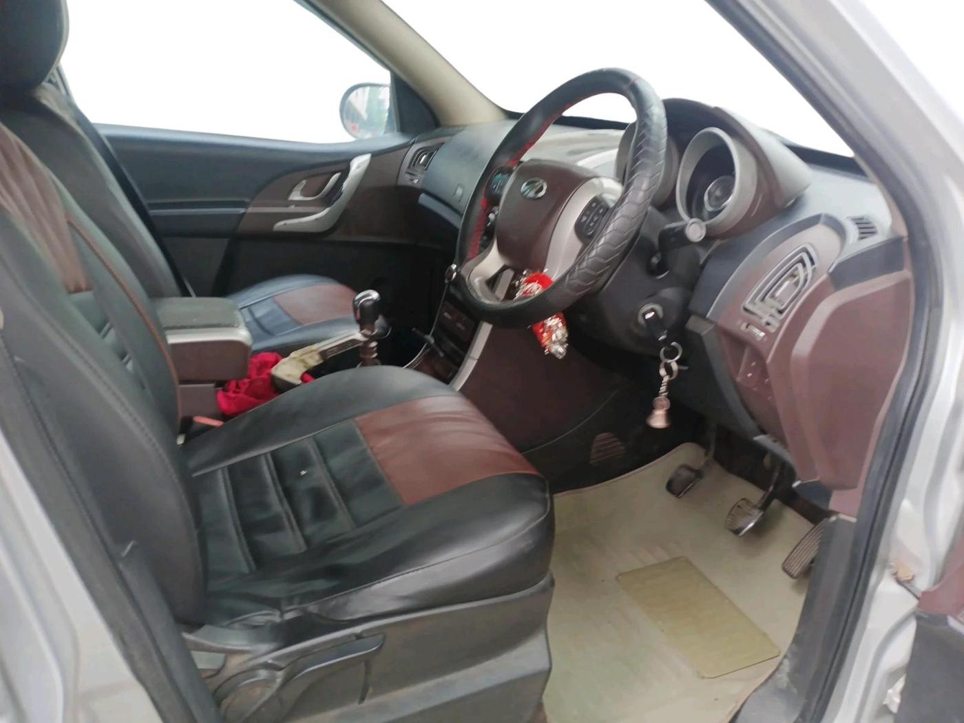 2013 Mahindra XUV500 W6, Diesel, Manual, 70,643 km, interior